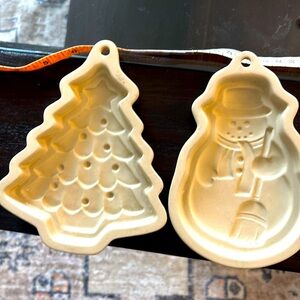 Hearthstone Festive Bakeware Molds for Holiday Baking